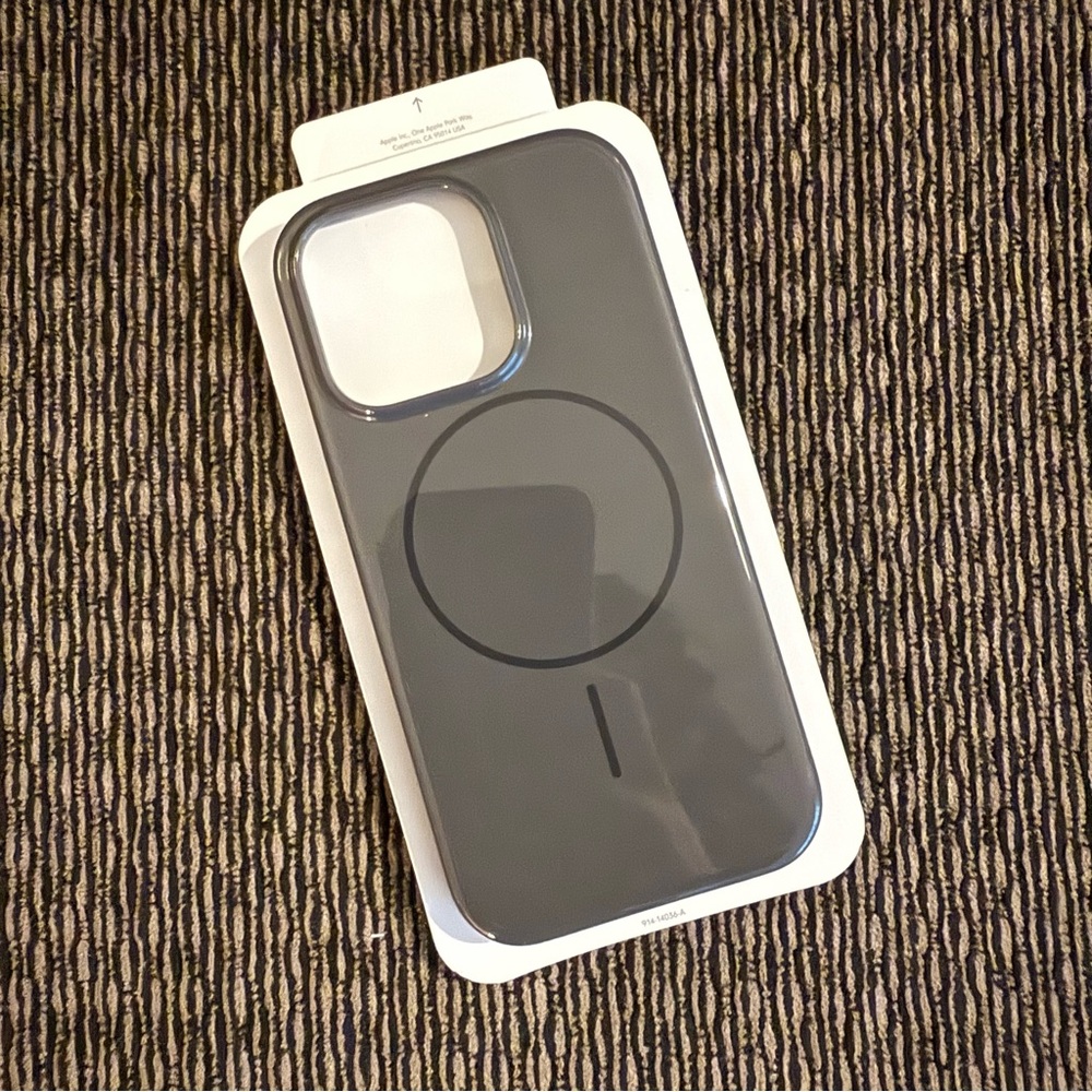 Beats by Dre iPhone 16 Pro Case with MagSafe Black - Picture 5 of 11